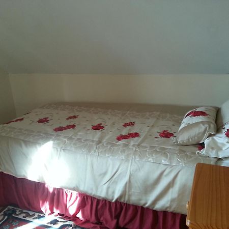 Glenmore House Баллікасл Номер фото